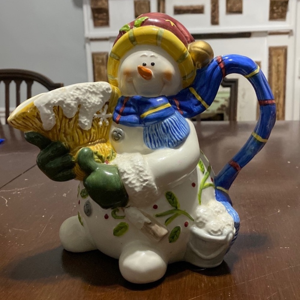 Snowman gravy boat holiday decor
